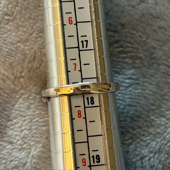 Silver ring with sapphire stone , 7.75 - Picture 5 of 5